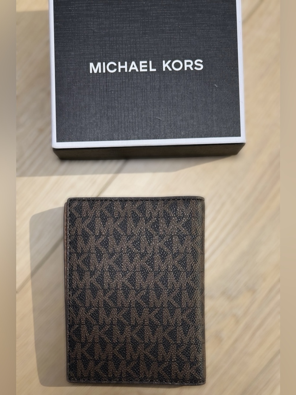Michael Kors MK Signature Passport Holder Designer Travel Wallet Luxury Chic - Picture 3 of 7